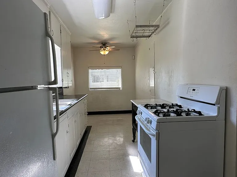 1115 S Maple Ave — Photo 15