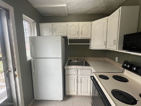 5th image of 421 Kenwood Dr APT G