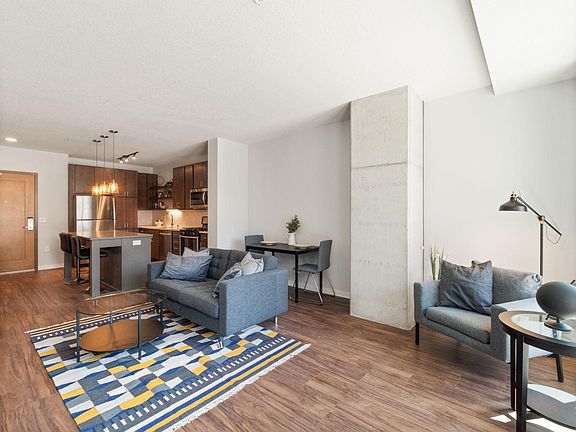4th image of 811 Washington Ave S #607