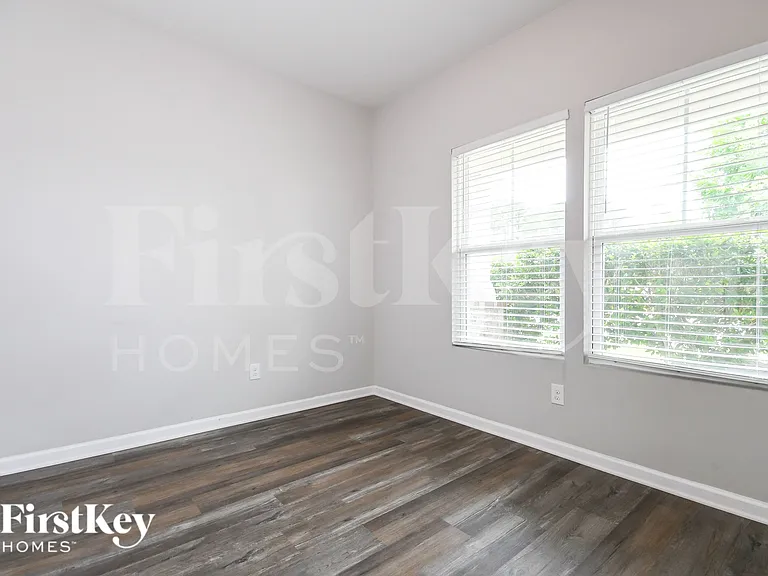 104 Breeders Ct — Photo 14