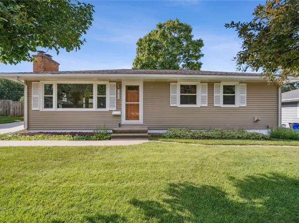3833 Clark Rd SE, Cedar Rapids, IA 52403