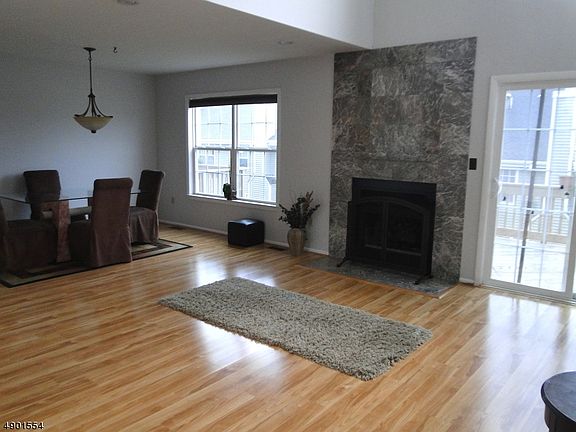 4th image of 348 Araneo Dr