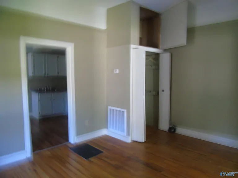 521 Oshaughnessy Ave NE #B — Photo 6