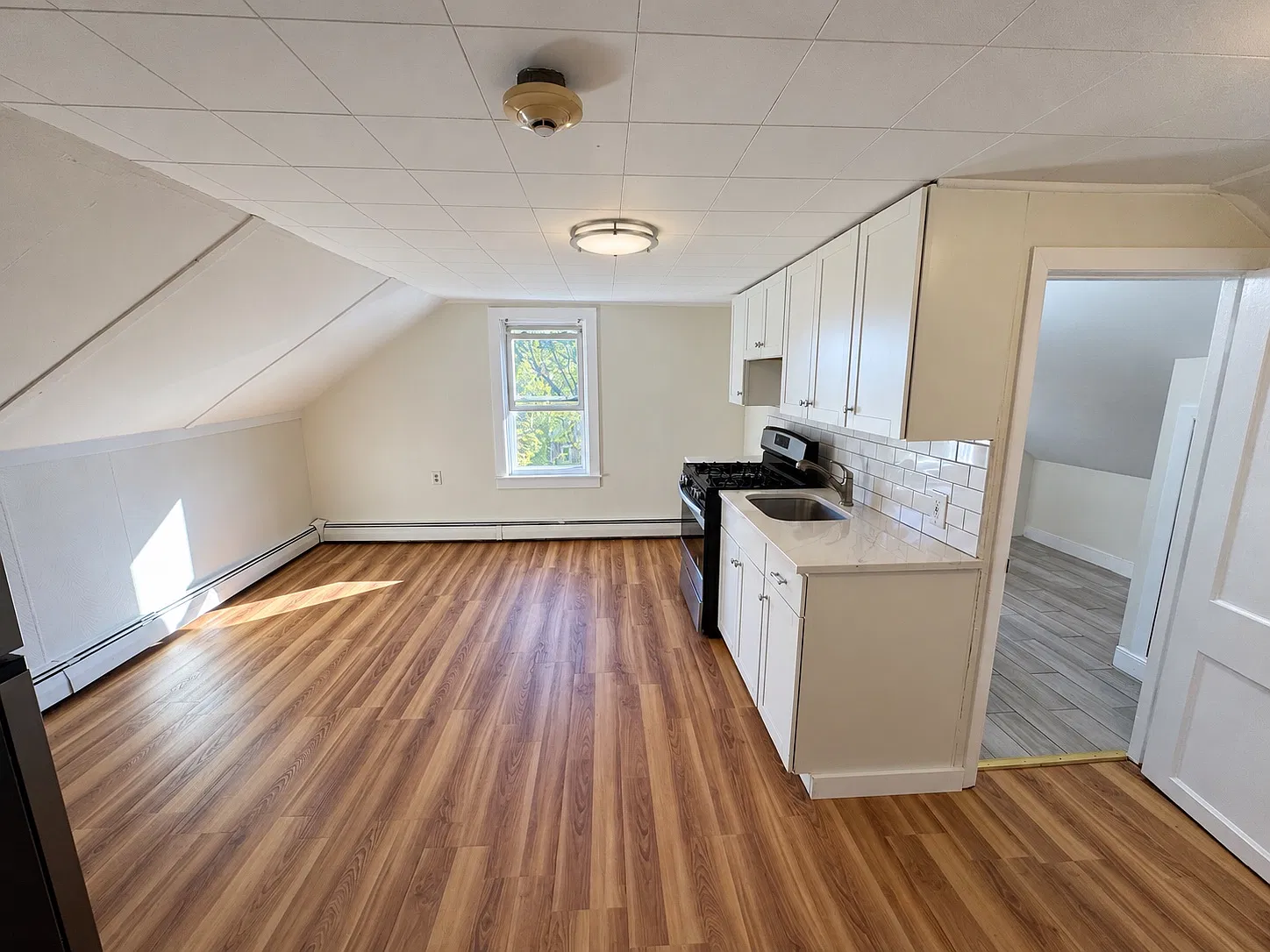 2 bed, 750 sqft, $1,895 — Photo 2