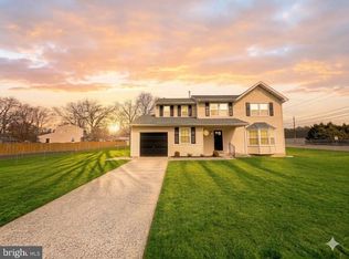 8 Framingham Rd, Edgewater Park, NJ 08010