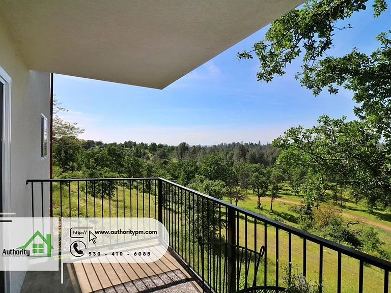4445 Dogwood Ln #C — Photo 16