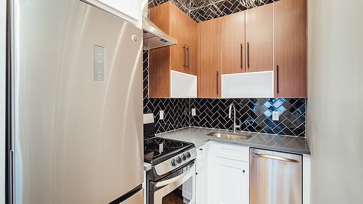 Rented by Nooklyn NYC LLC | media 12