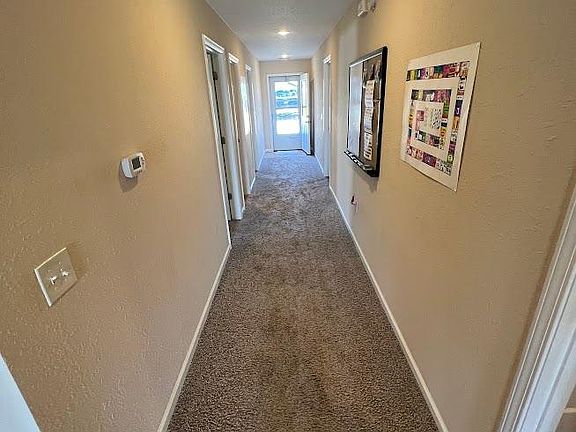 5th image of 810 W Hildreth St