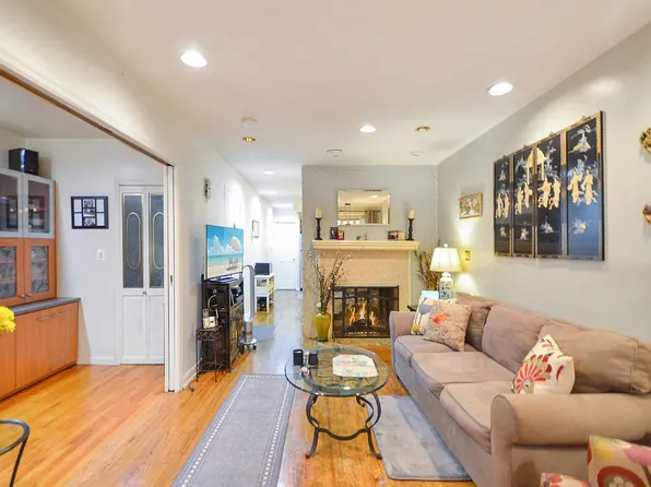 222 E 24th St APT 1, New York, NY 10010