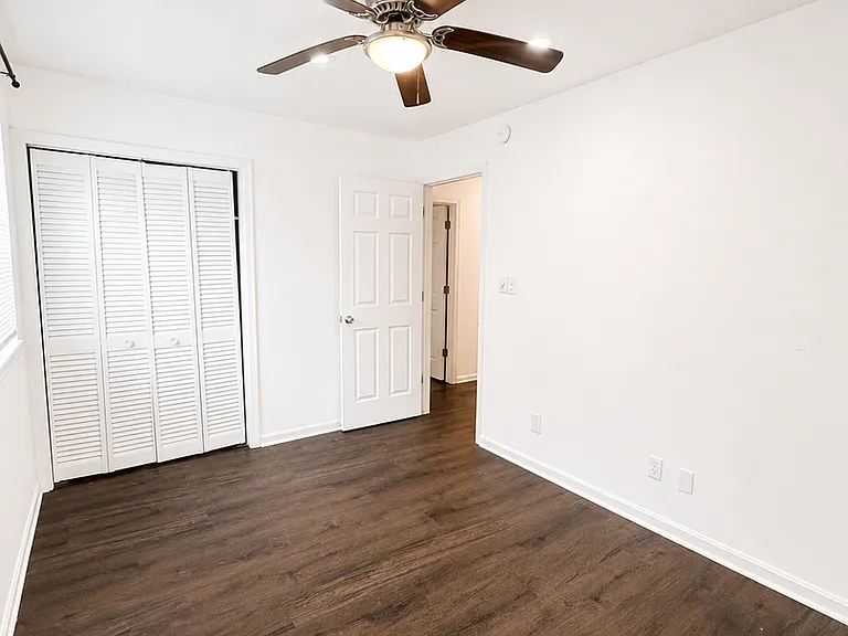 1002 Irving Dr — Photo 18