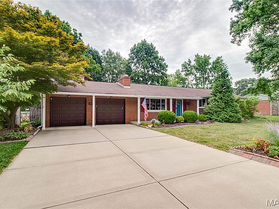 2nd image of 4805 Chateau Dr
