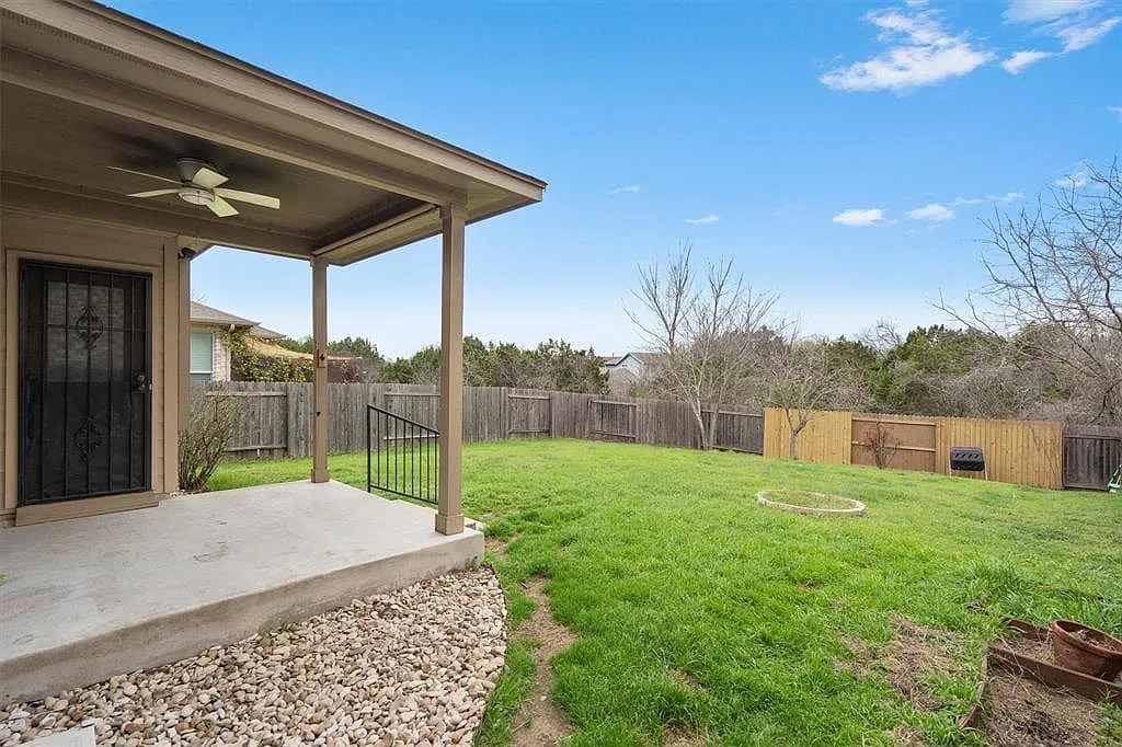 3 bed, 2.5 bath, 1590 sqft, $2,200 — Photo 3