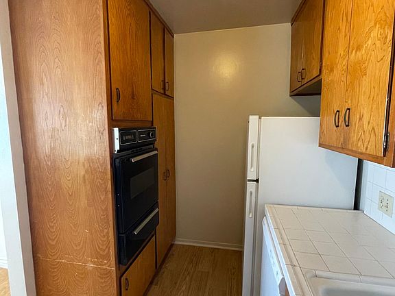 4th image of 1410 S Barrington Ave #9