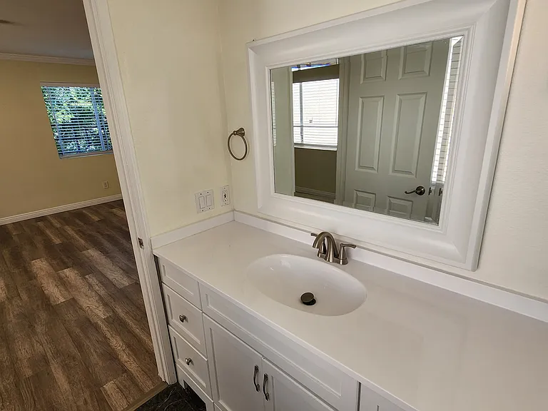 420 Riverdale Dr #11 — Photo 9