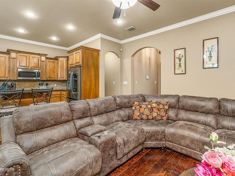 Listing photo 4