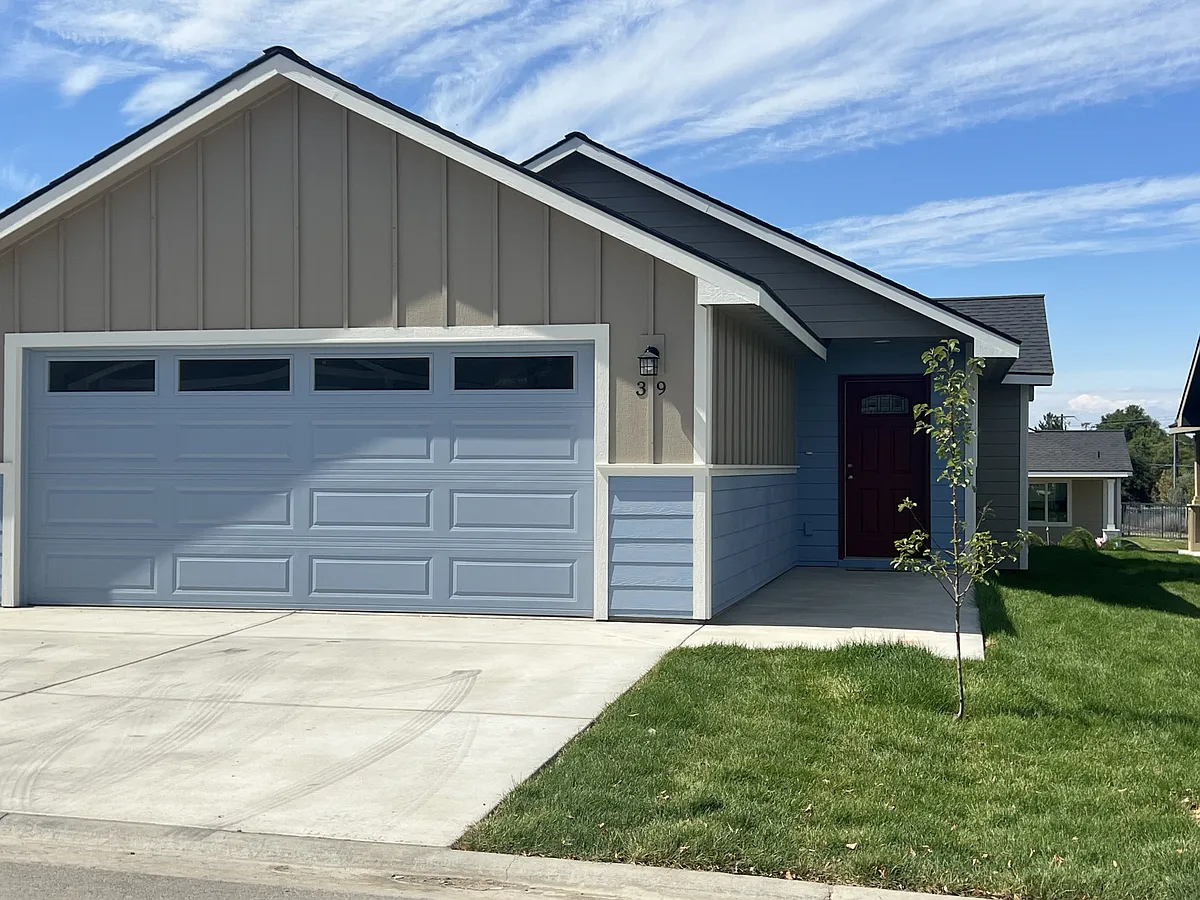 Building Photo - 123 9th Ave #39