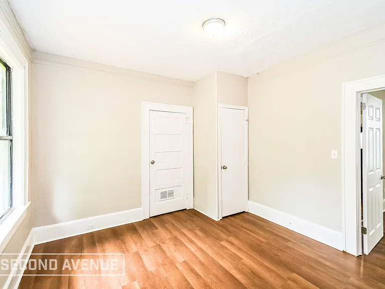 204 W 23rd St — Photo 14