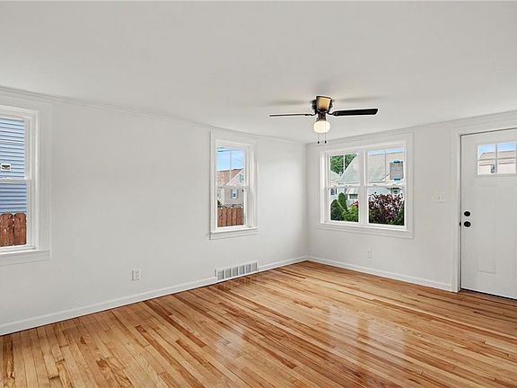 5th image of 125 Olympia Ave