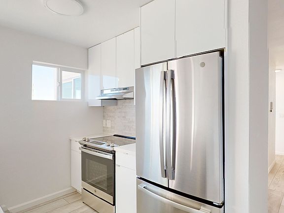 5th image of 2321 Scott St #9