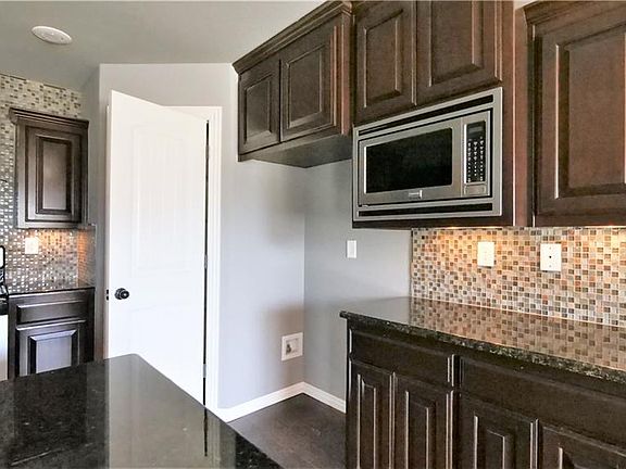 5th image of 1802 W Brooks Pl