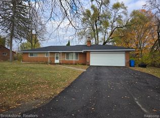 1250 Welch Rd, Walled Lake, MI 48390