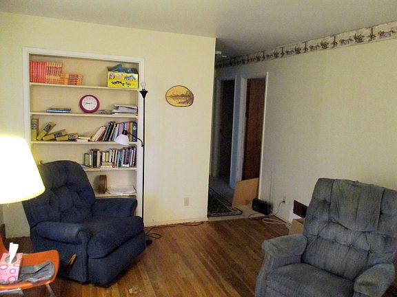 3rd image of 119 Staunton St