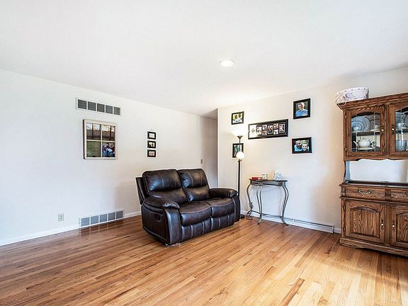 5th image of 54195 River Pl