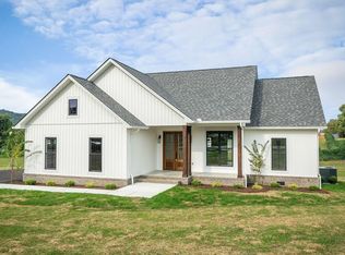 217 Oaklawn Cemetery Rd, Sparta, TN 38583