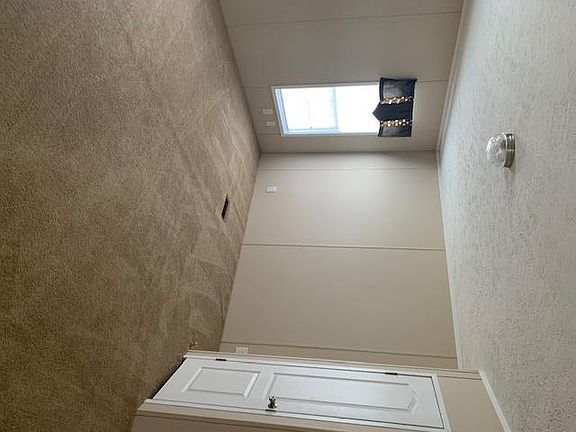 4th image of 1005 Laura Lee Ct