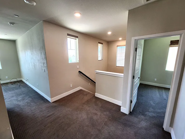 4549 Maple Crest St — Photo 13