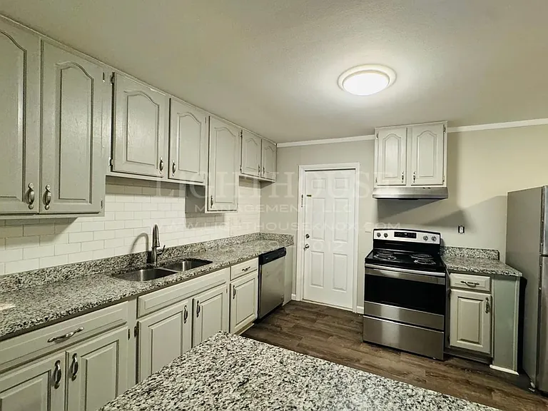 1505 Rambling Rd — Photo 1