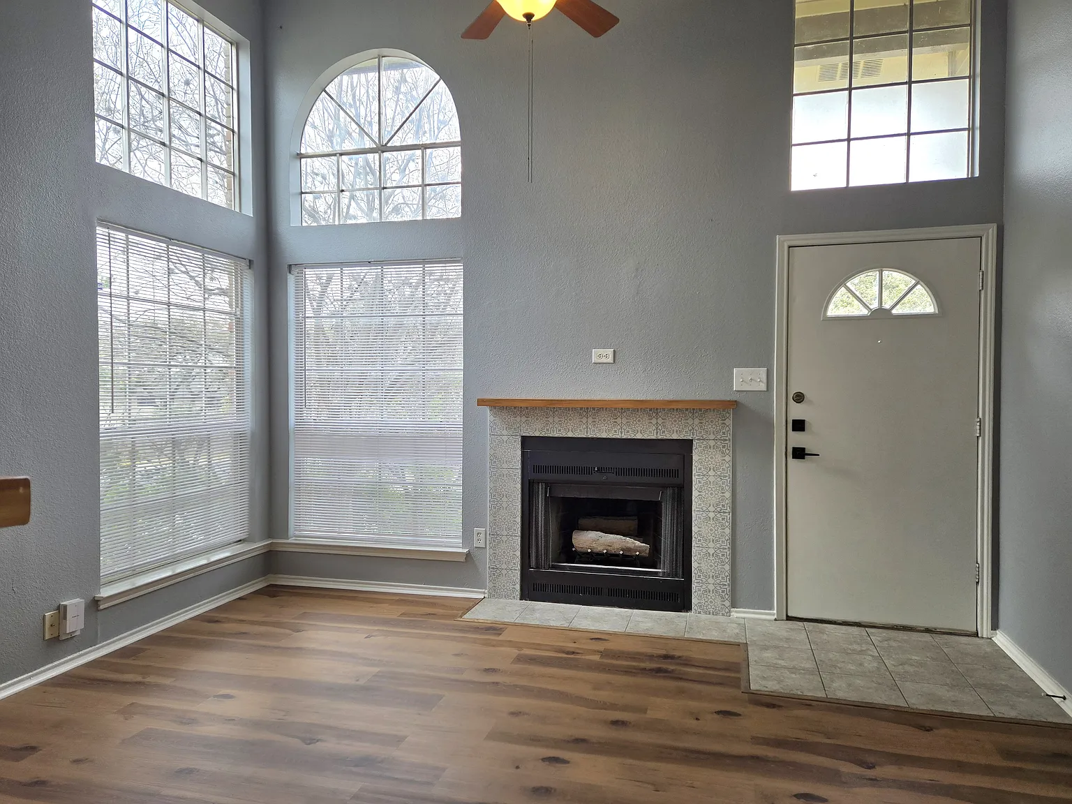 3 bed, 2.5 bath, 1236 sqft, $1,500 — Photo 3