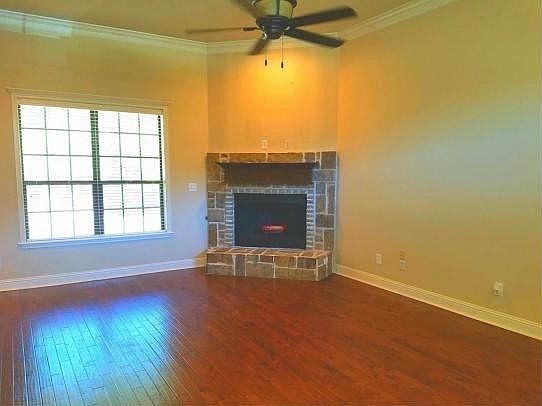 4th image of 3021 Hudson St
