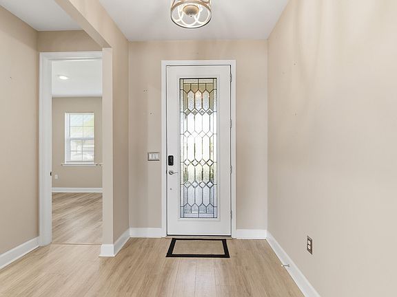 5th image of 2055 Grove Dr