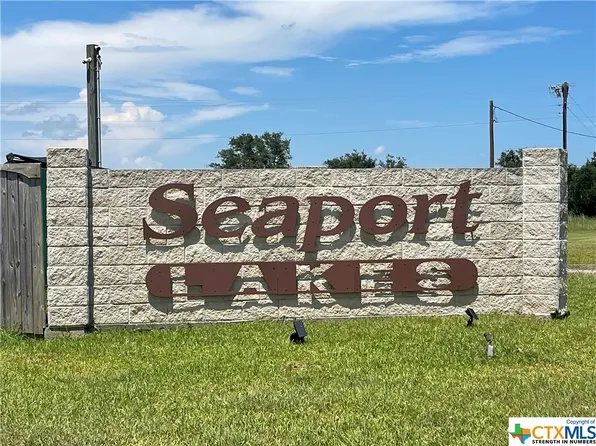 19 Tiki Dr, Seadrift, TX 77983