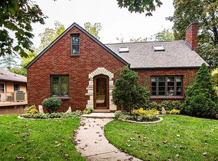1296 S Grandview Ave, Dubuque, IA 52003