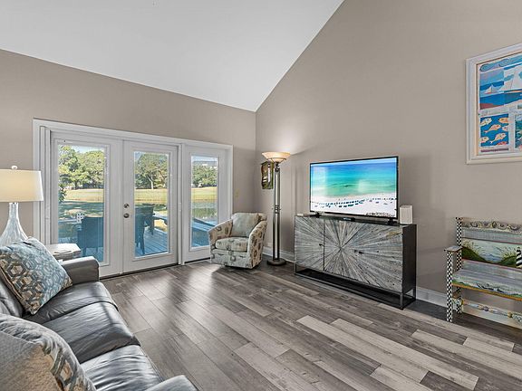 4th image of 264 Eagle Dr