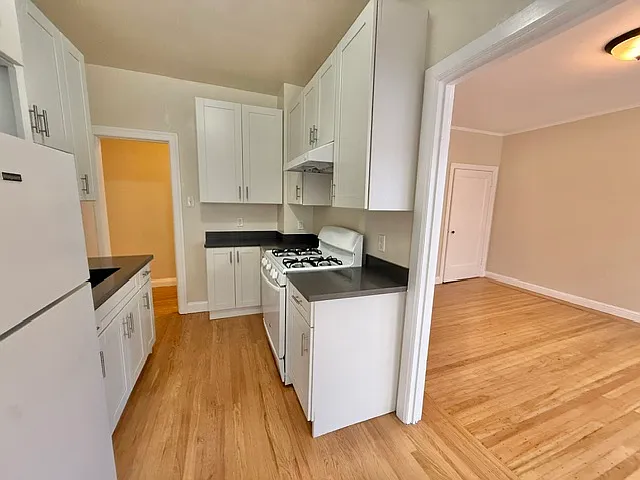 1 bed, 585 sqft, $3,800 — Photo 2