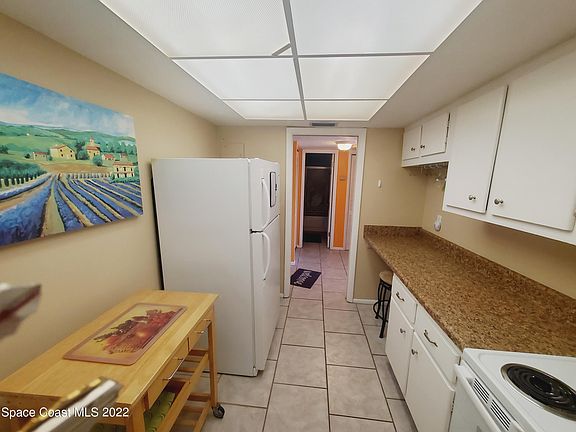 4th image of 223 Columbia Dr APT 319