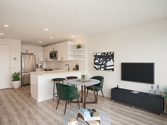 3rd image of 387 Manhattan Ave APT 4A