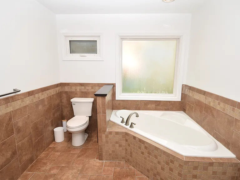 Owner's Garden Tub.
