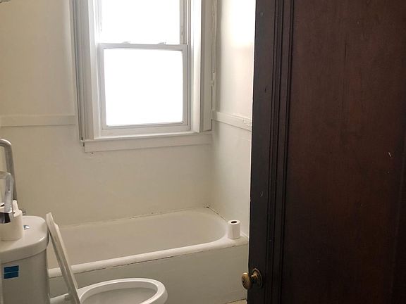 2nd image of 14735 Woodmont Ave APT 7