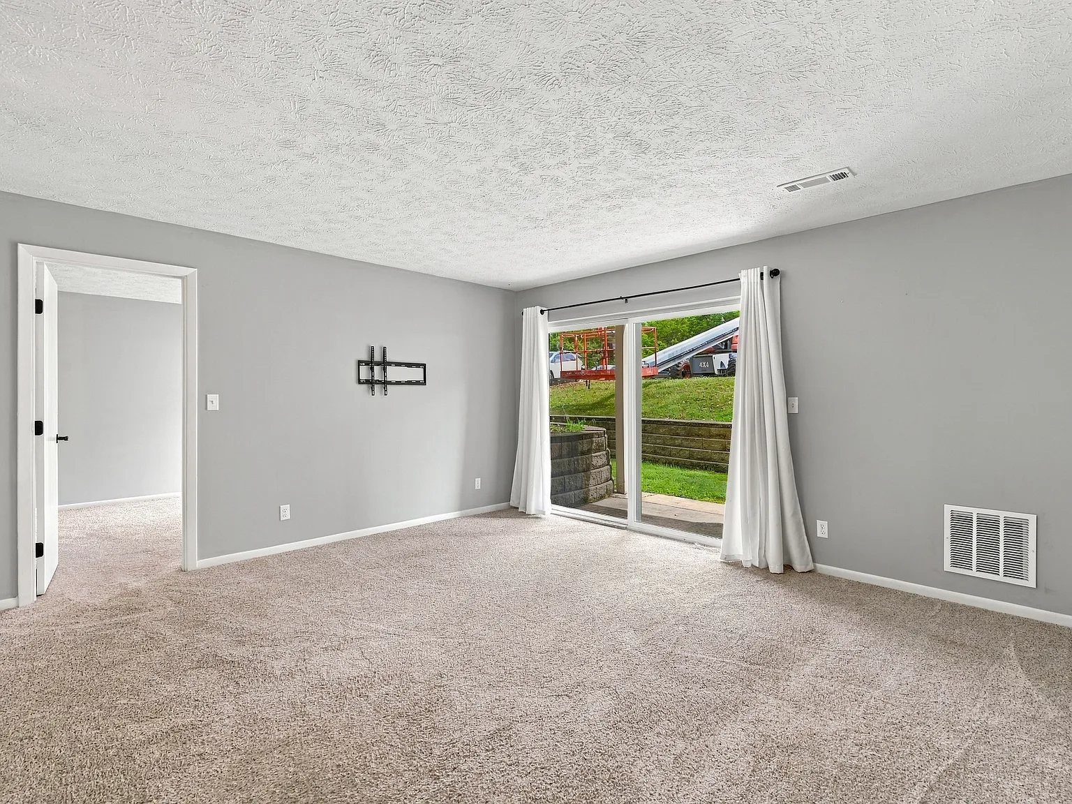 18 Woodland Hills Dr — Photo 4