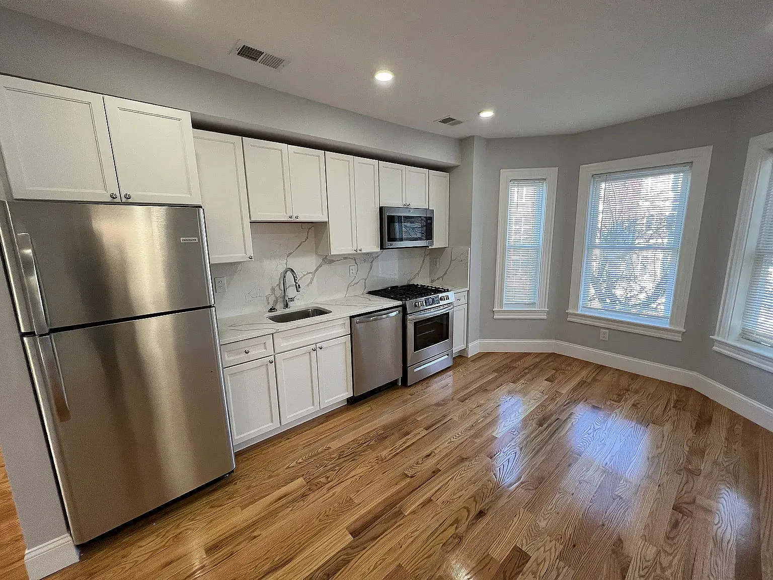 1 bed, 1.0 bath, $4,000 — Photo 4