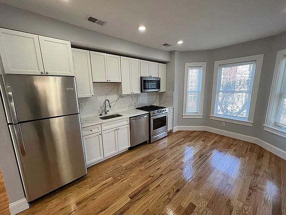 4th image of 372 Oxford St #3