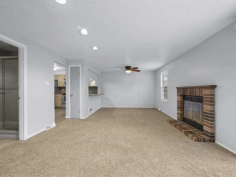 1101 Timberglen Dr — Photo 4