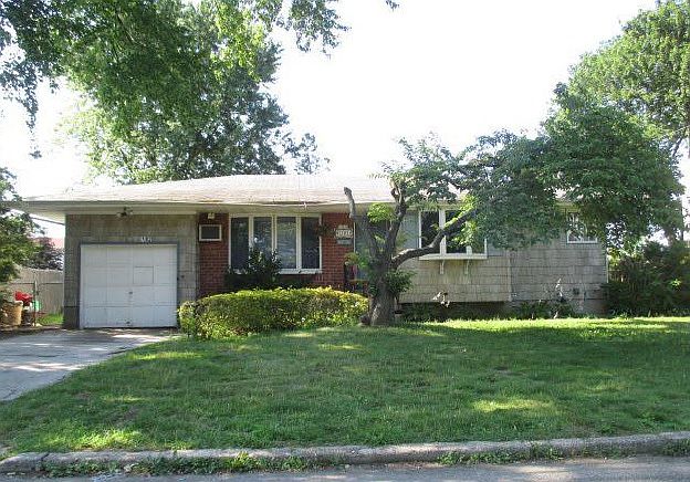 2nd image of 182 Floyd St