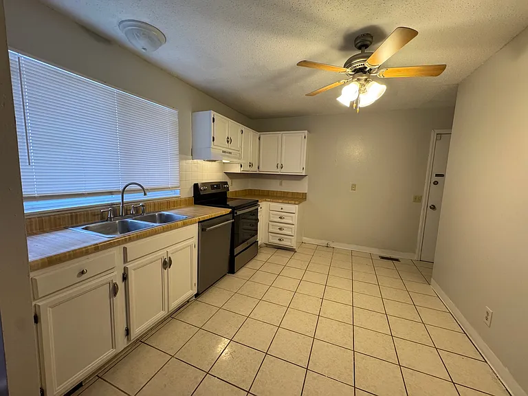15683 Birkemeier Dr — Photo 11