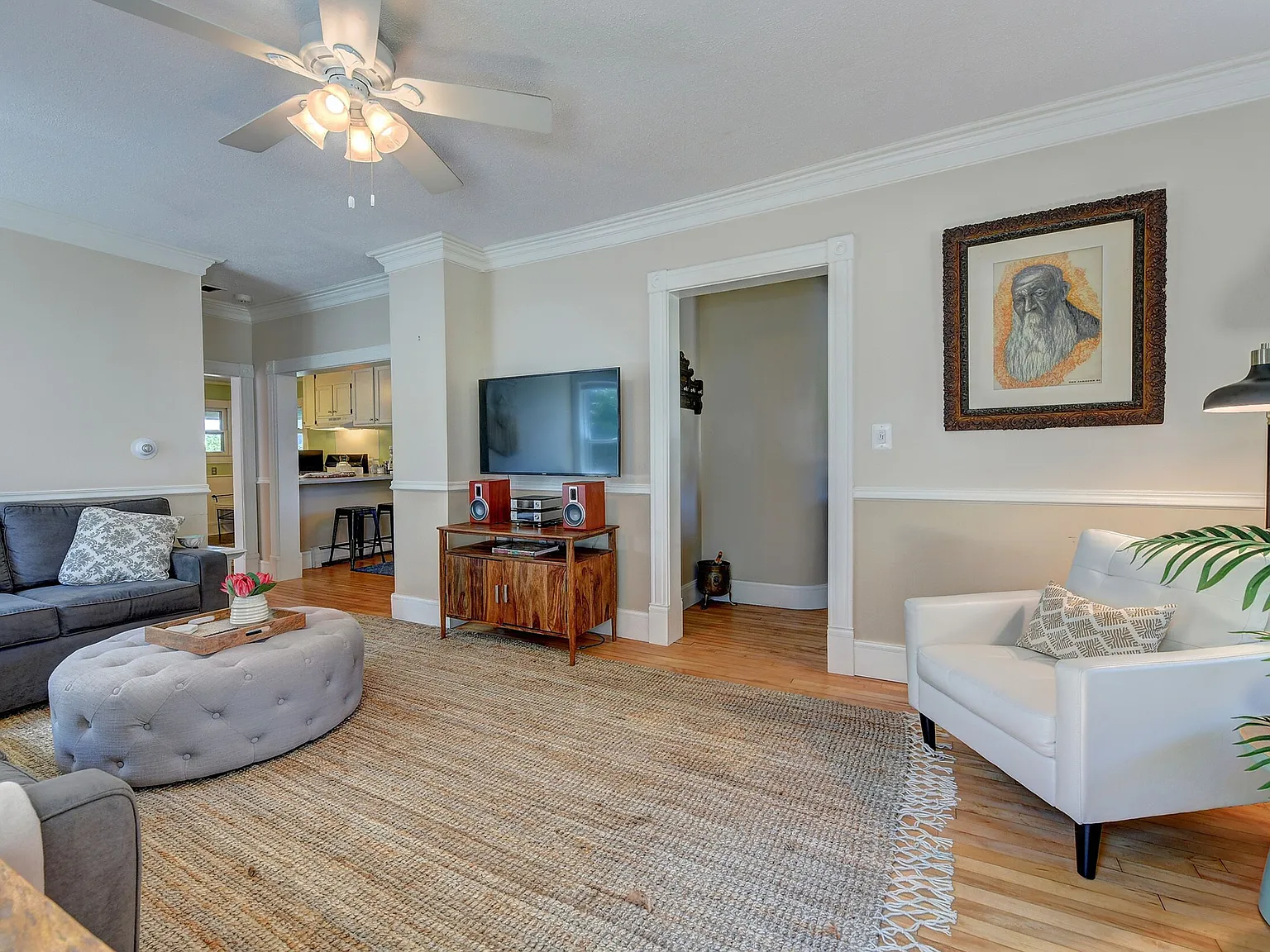 3 bed, 1.5 bath, 1446 sqft, $4,095 — Photo 3