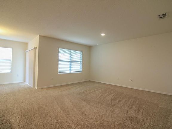 4th image of 866 Killarney Ln